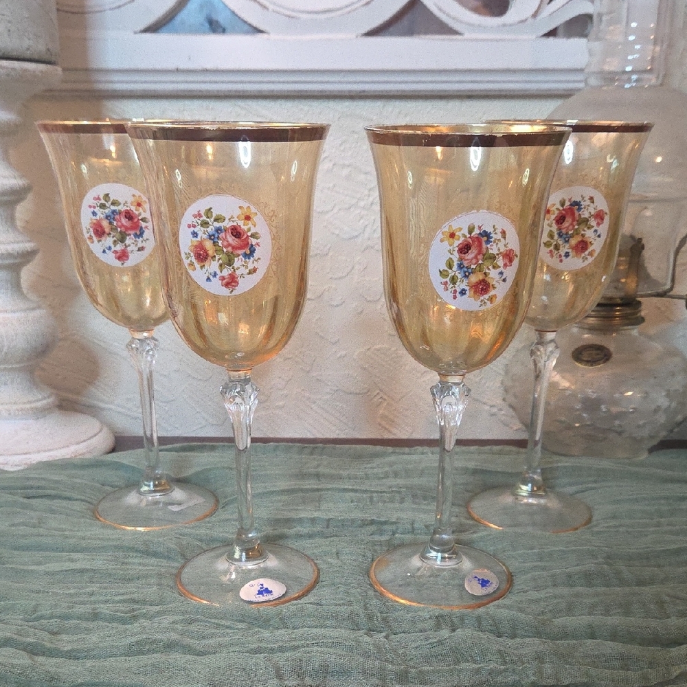 Elegant Gold Rimmed Floral Wine Glass Set